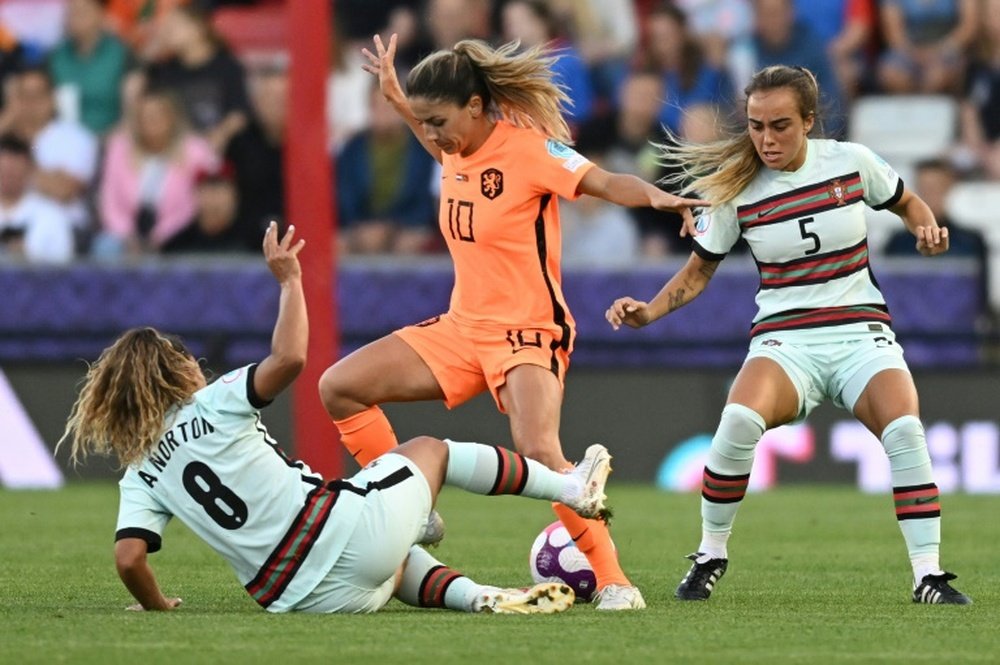 Euro féminin : courte victoire des Pays-Bas 3-2 contre le Portugal. afp