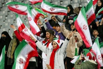 L'Iran a autorisé jeudi l'entrée des supportrices de football dans un stade pour un match de l'équipe nationale, à l'occasion du duel amical contre la Russie, une première depuis plus d'un an. 