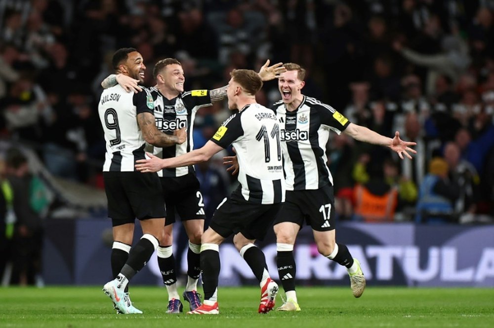 Les joueurs de Newcastle célèbrent lors de la finale de League Cup