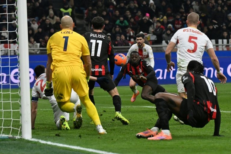 L'AC Milan, piégé par le Genoa, laisse l'Inter prendre le large
