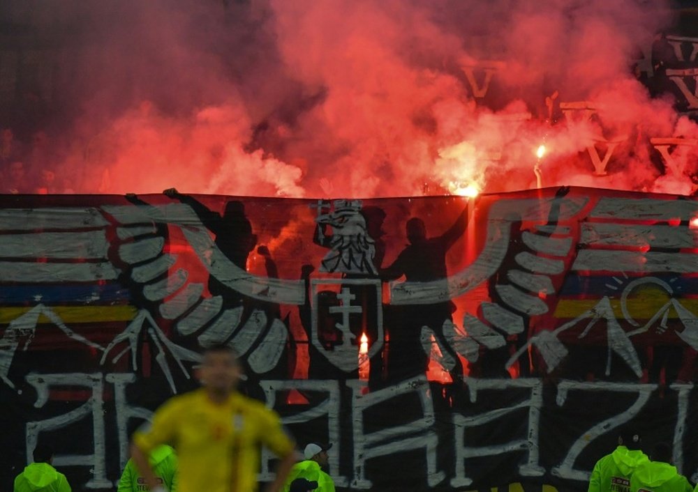 L'UEFA ouvre une procédure contre la Roumanie pour chants racistes. AFP