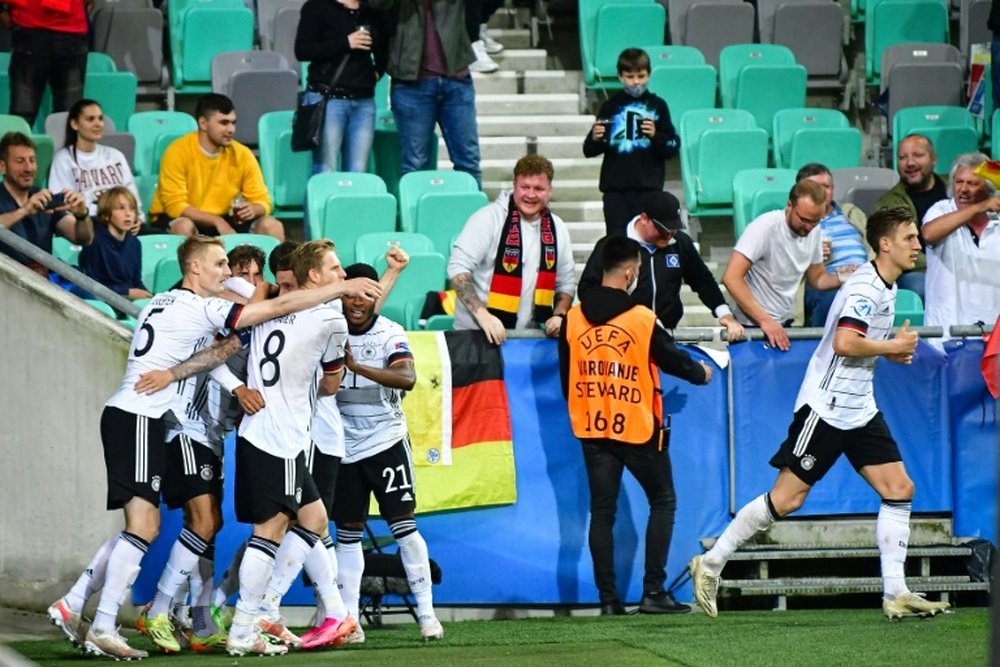 Les Allemands exultent après leur but lors de la finale de lEuro-Espoirs. AFP