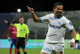 Marseille s'est logiquement imposé 5 buts à 1 sur le terrain d'une faible équipe de Clermont qui fonce vers la Ligue 2, samedi en match de la 24e journée de L1, un résultat qui permet à l'OM de se hisser provisoirement au 6e rang du classement.