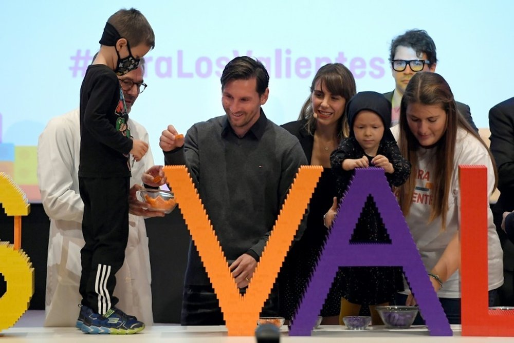 Lionel Messi pose la première pierre d'un centre de cancérologie pédiatrique. AFP