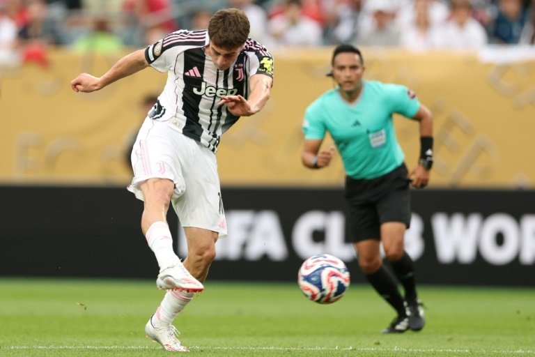 Yildiz porte la Juventus vers les 8e de finale