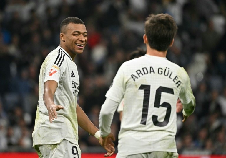 Le Real Madrid fond sur le Barça, Mbappé buteur