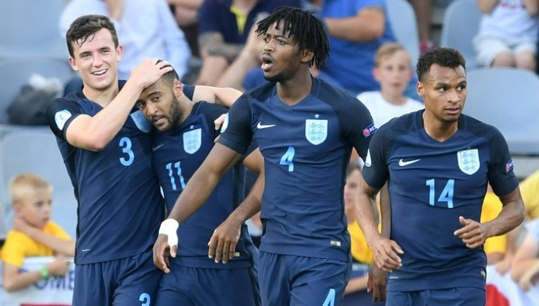 Les Anglais se congratulent après le but de Nathan Redmond contre la Slovaquie. AFP