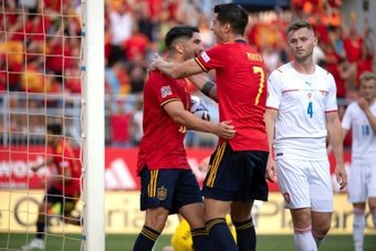 L'Espagne assure devant les Tchèques (2-0) et ravit la tête au Portugal
