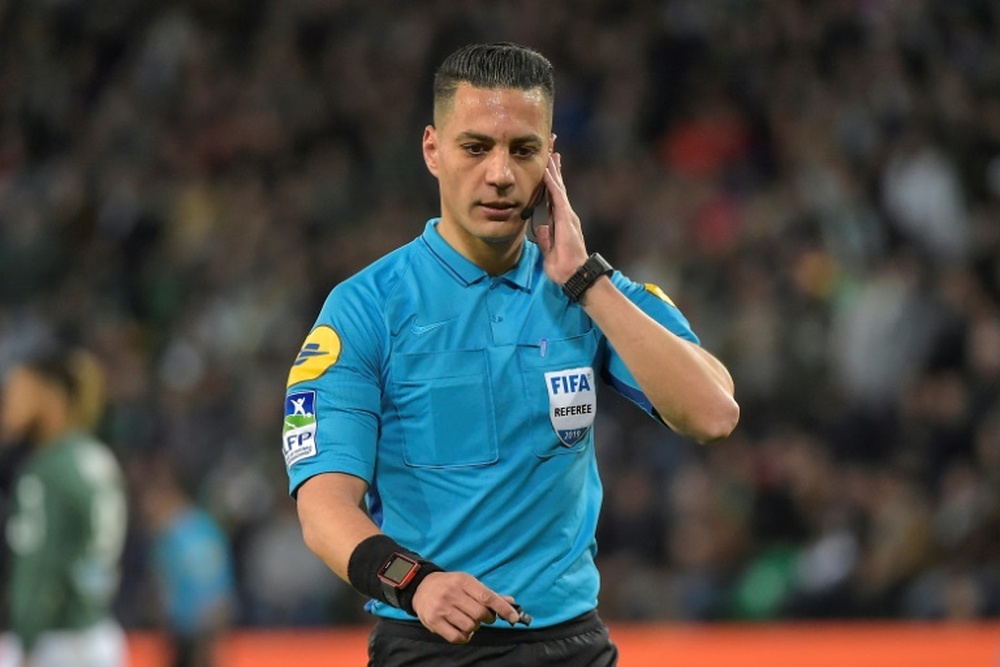 Les arbitres bientôt sur écoute en Ligue 1 ? AFP