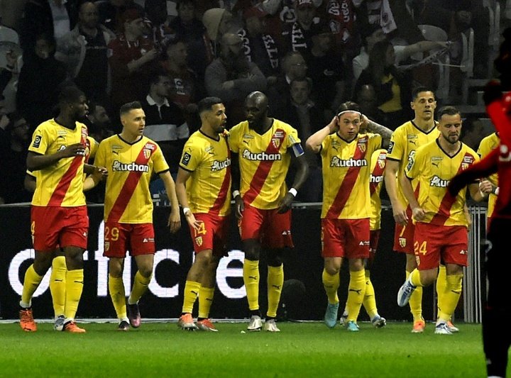 Lens remporte le derby du Nord et enfonce Lille