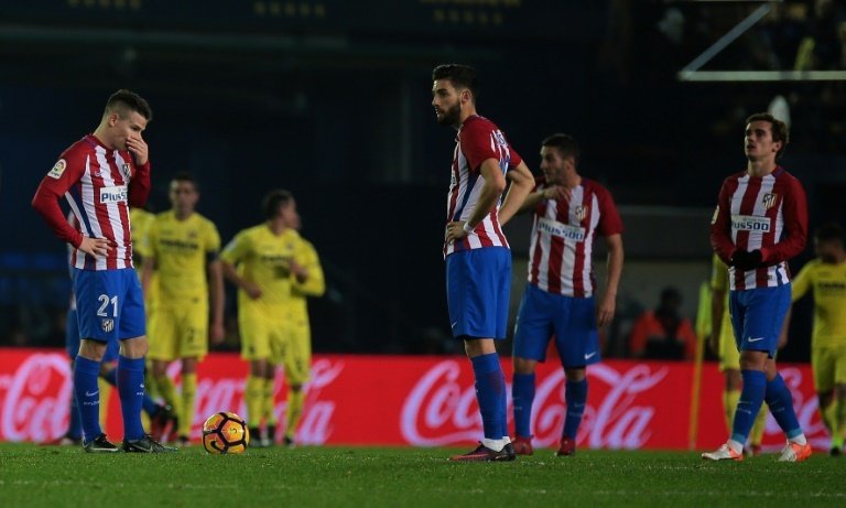 La déception des joueurs de lAtletico Madrid après un but de Villarreal, le 12 décembre 2016 au Madrigal