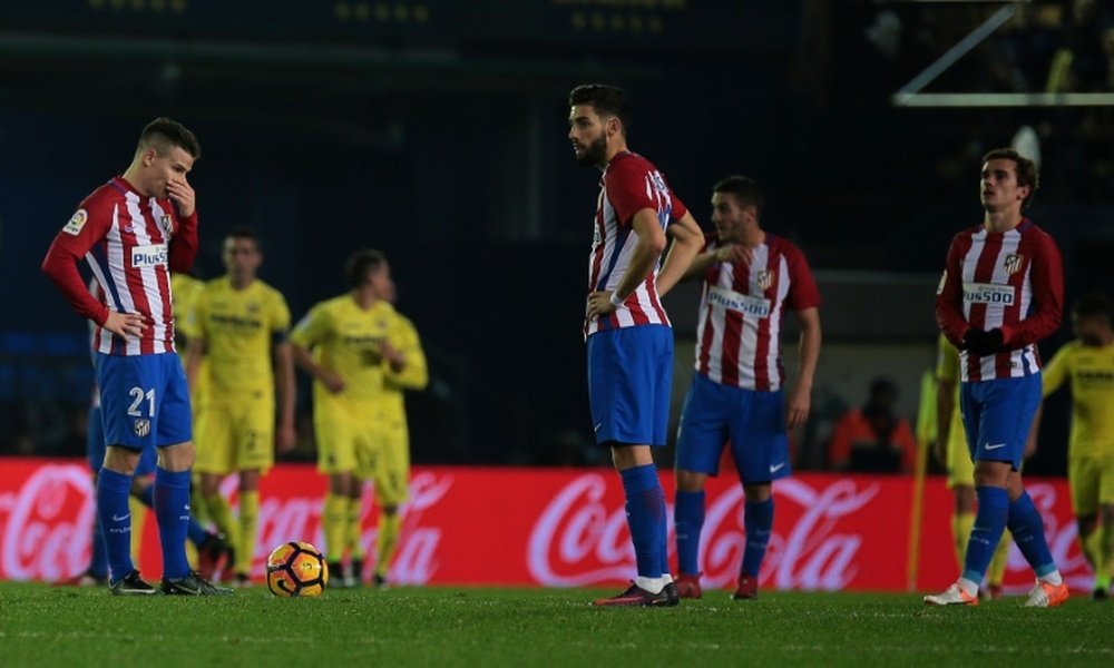 La déception des joueurs de lAtletico Madrid après un but de Villarreal, le 12 décembre 2016 au Madrigal