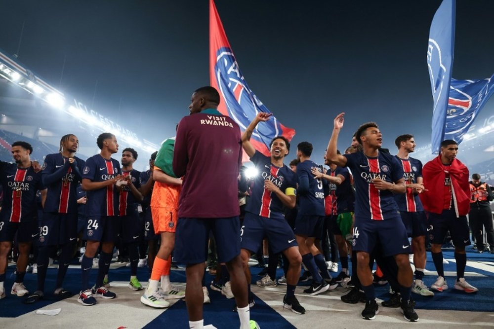 Les joueurs du Paris Saint-Germain fêtent leur titre de champions de France. AFP