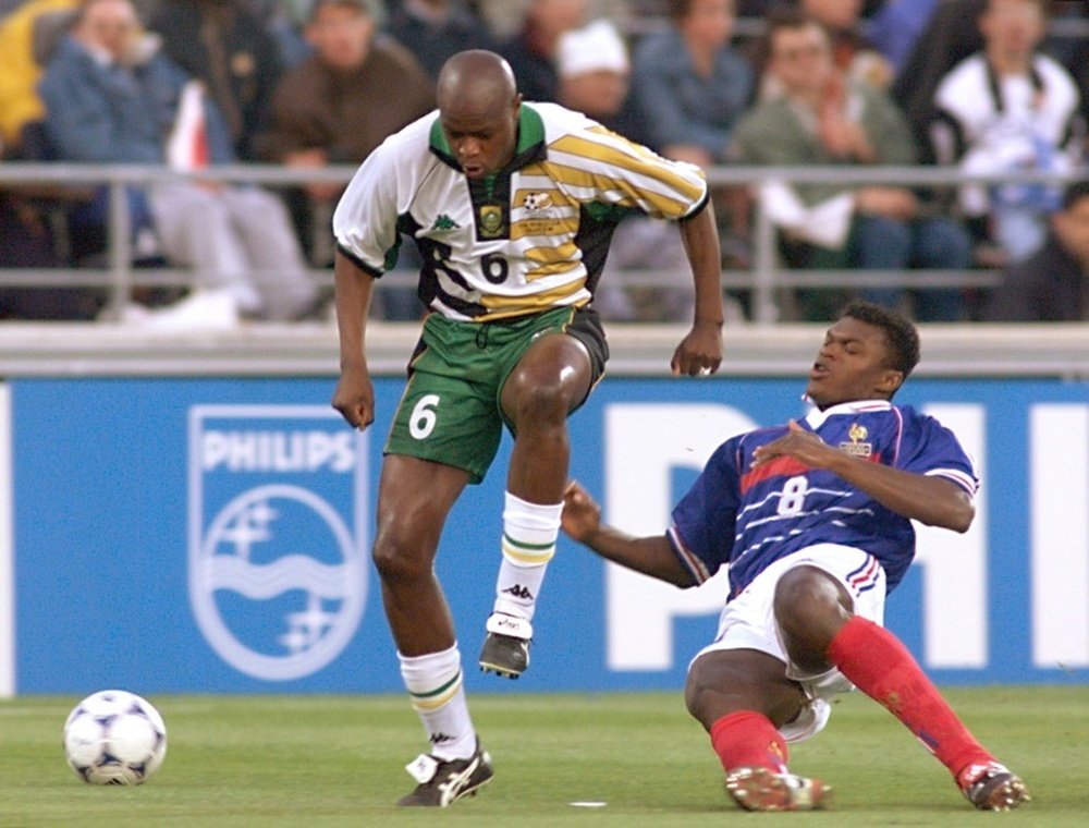 L'attaquant sud-africain Phil Masinga. AFP