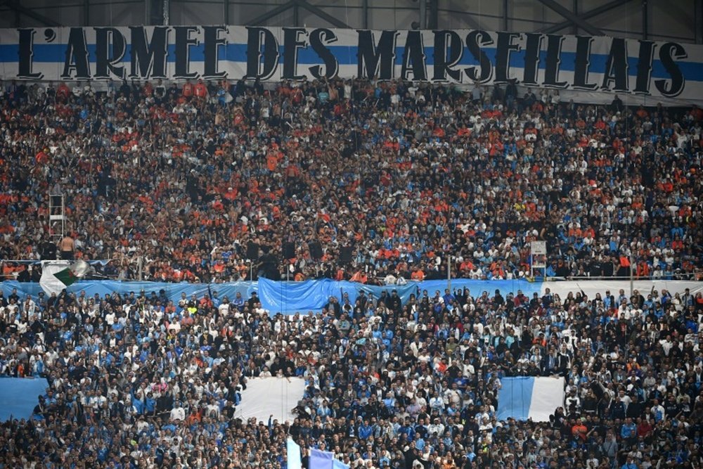 L1: Tifo anti-LFP et fumigènes au Stade Vélodrome.