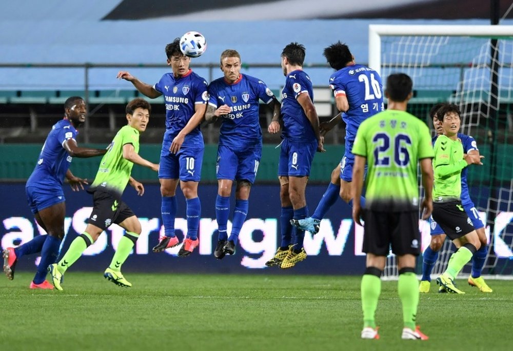 Le foot reprend en Corée, devant les télévisions du monde à défaut de spectateurs. AFP