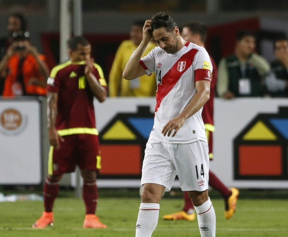 Claudio Pizarro lors du match face au Venezuela. AFP