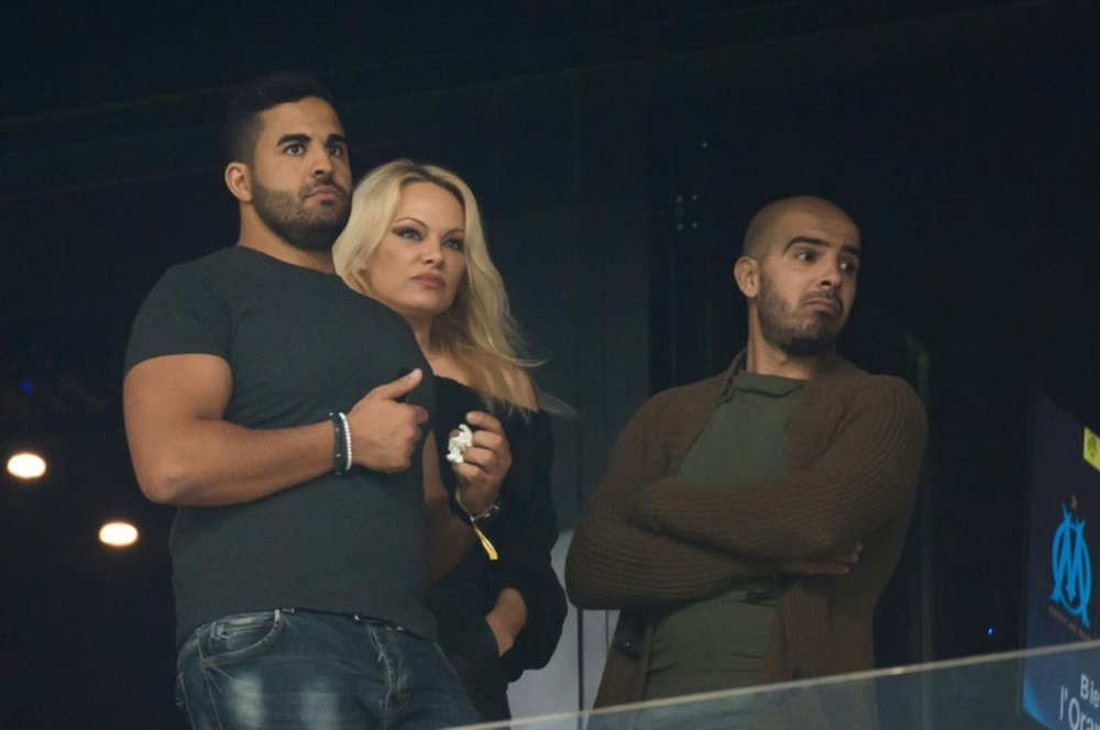 Pamela Anderson suit des tribunes du Vélodrome le match Marseille-Toulouse. AFP