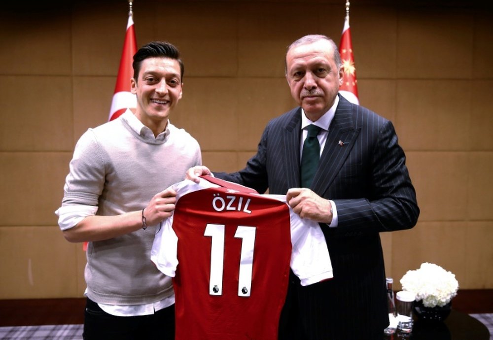 Özil fait de nouveau polémique. AFP