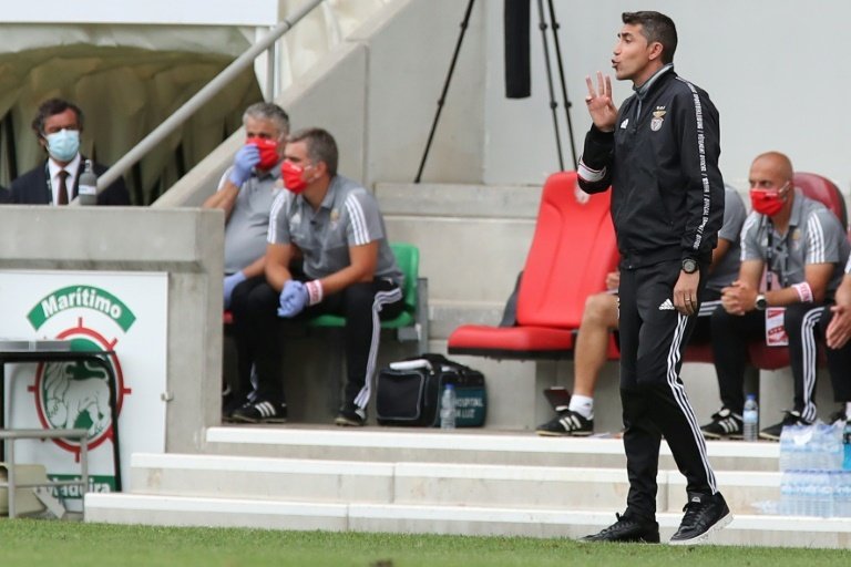 L'entraîneur du Benfica Lisbonne jette l'éponge