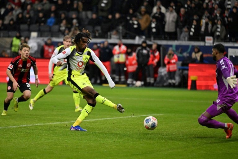 Accroché à Francfort (3-3), Dortmund cède encore des points