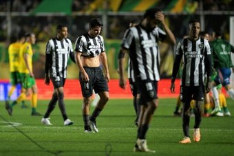 Treize points d'avance après les matches aller, 31 journées en tête : le titre de champion du Brésil tendait les bras à Botafogo, mais le club mythique de Rio de Janeiro, détenu par le président de Lyon John Textor, s'est effondré dans la dernière ligne droite.