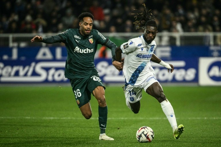 Auxerre freine la série de Lens