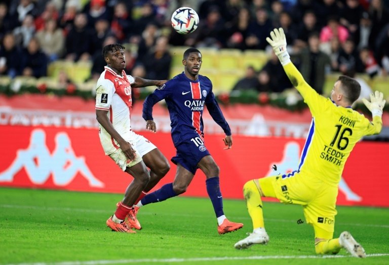 Le PSG, solide leader de L1, en renversant Monaco sur un fil