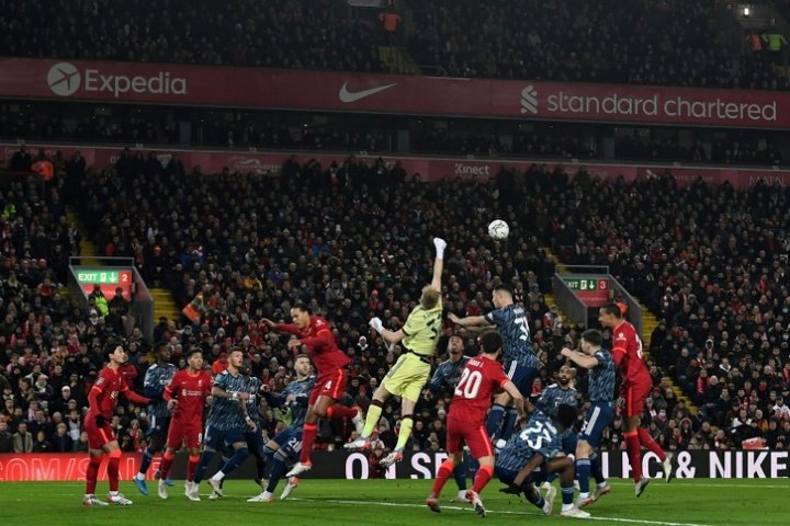 Coupe de la Ligue anglaise: Arsenal résiste à Liverpool en demi-finale aller