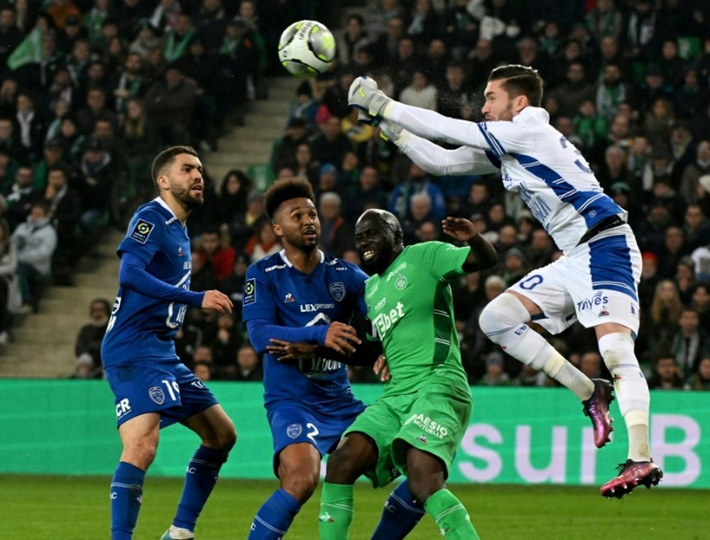 Ligue 1: un bon point pour Saint-Etienne et Troyes