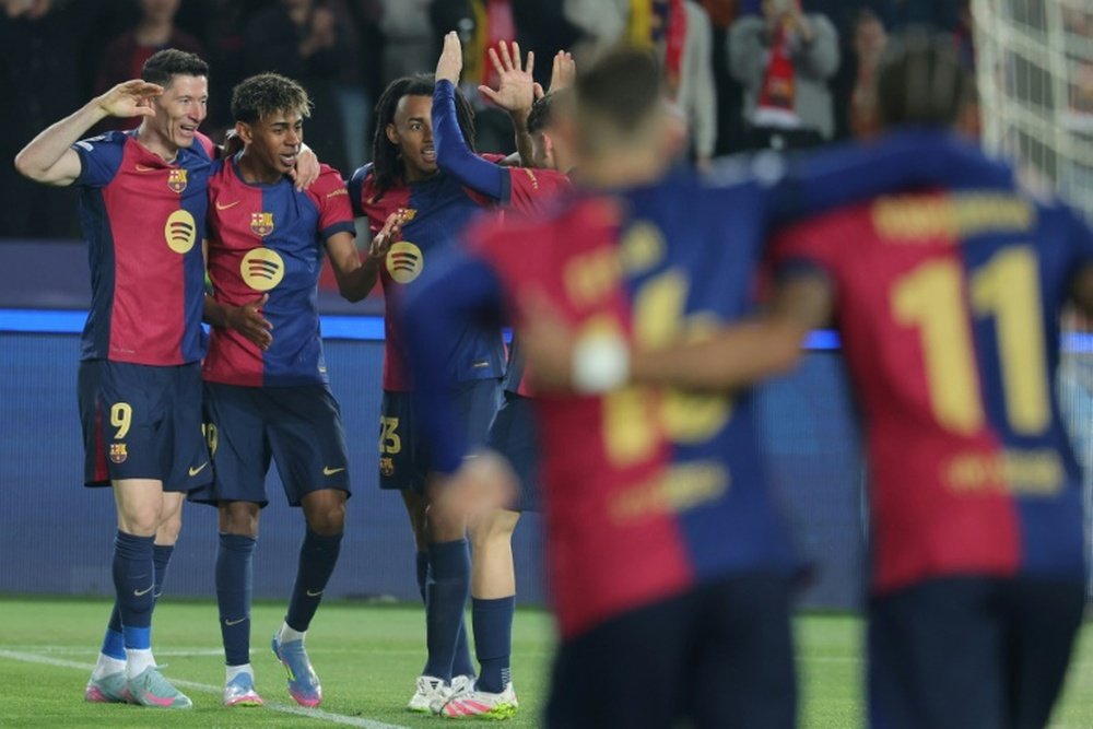 Les Barcelonais Lewandowski (à gauche), Lamal, Koundé et leurs coéquipiers. AFP