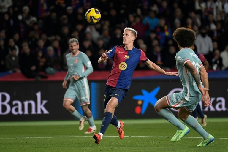 Le joueur du Barça Dani Olmo lors du match de Liga contre l'Atlético Madrid. AFP