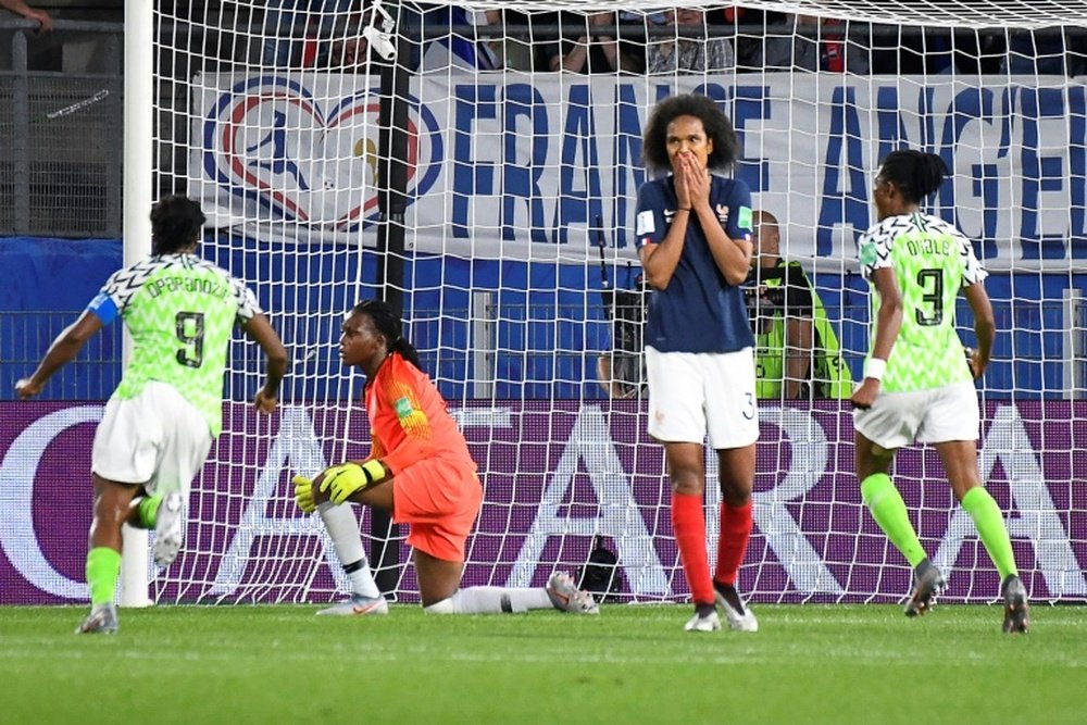 La capitaine des Bleues Wendie Renard après avoir manqué un penalty, contre le Nigeria à Rennes. AFP