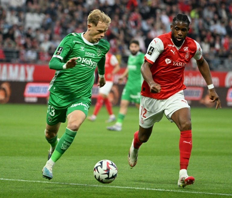 Saint-Étienne reste en vie en gagnant à Reims