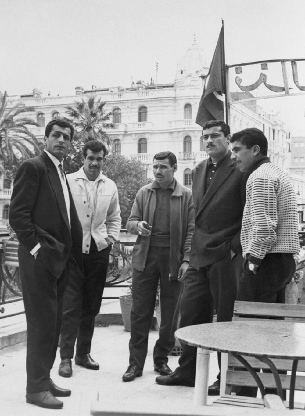 Zitouni, Bekhloufi, Ben Tifour, Boubekeur et Rouaï posent à Tunis. AFP