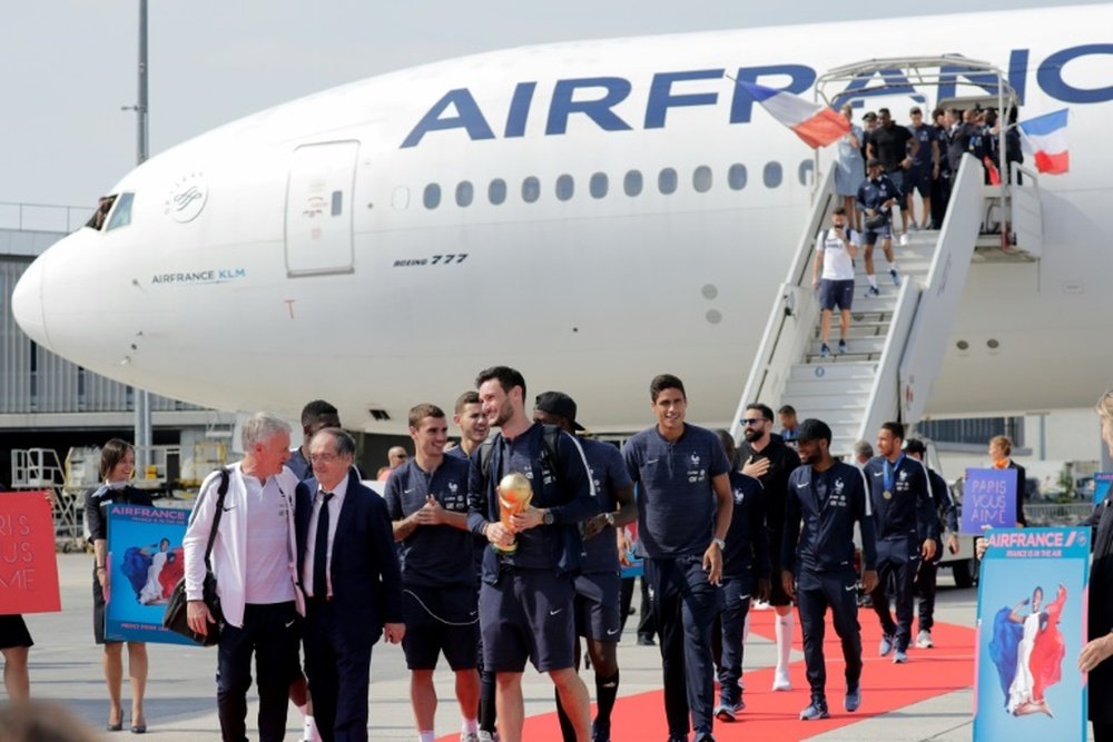 L'avion, incontournable mode de transport des footballeurs. AFP