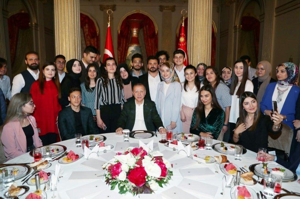 Özil dîne avec Erdogan pour la rupture du jeûne du ramadan. AFP