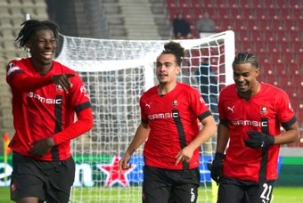 Rennes a conservé ses chances de qualification directe pour les huitièmes de finale de la Ligue Europa après sa victoire 1-0 contre le Dynamo Kiev, lors de la 4e journée de la compétition, jeudi à Cracovie.