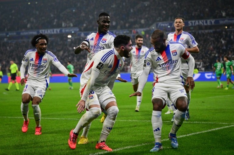 Lacazette libère Lyon dans 