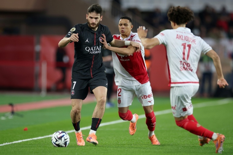 Pouco inspirado, PSG é dominado pelo Monaco e vê liderança ameaçada
