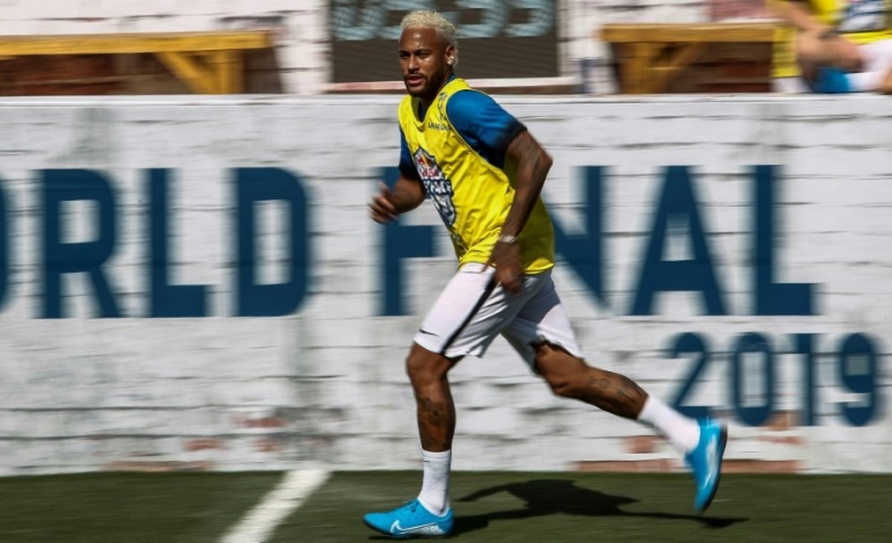 Hilton doute des capacités mentales de Neymar. AFP