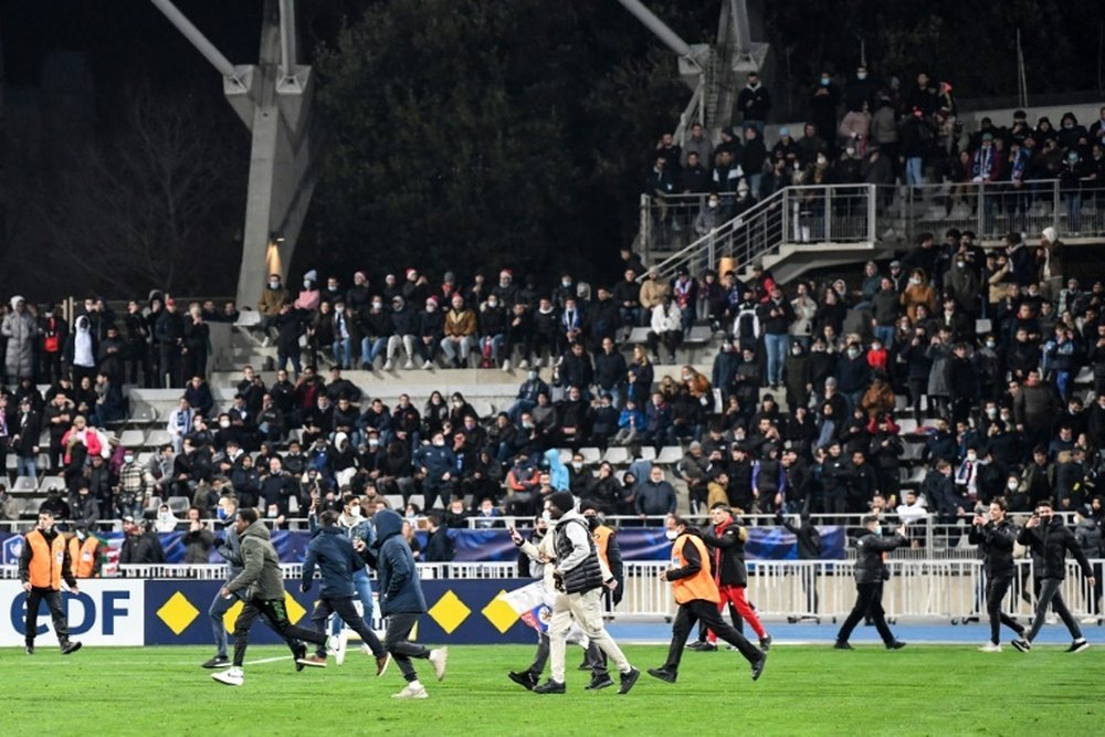 L'interruption du match entre le Paris FC et Lyon. AFP