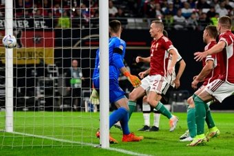 La Hongrie, solide défensivement et ultra-réaliste, a surpris l'Allemagne (1-0) vendredi à Leipzig, et s'est donné le droit de disputer une place pour le Final Four de la Ligue des nations contre l'Italie lundi.