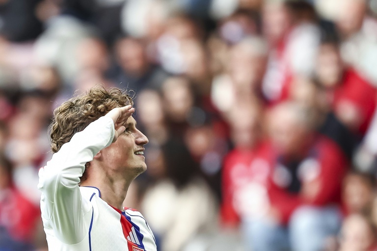 L'Olympique Lyonnais l'emporte à Lille et recolle au PSG