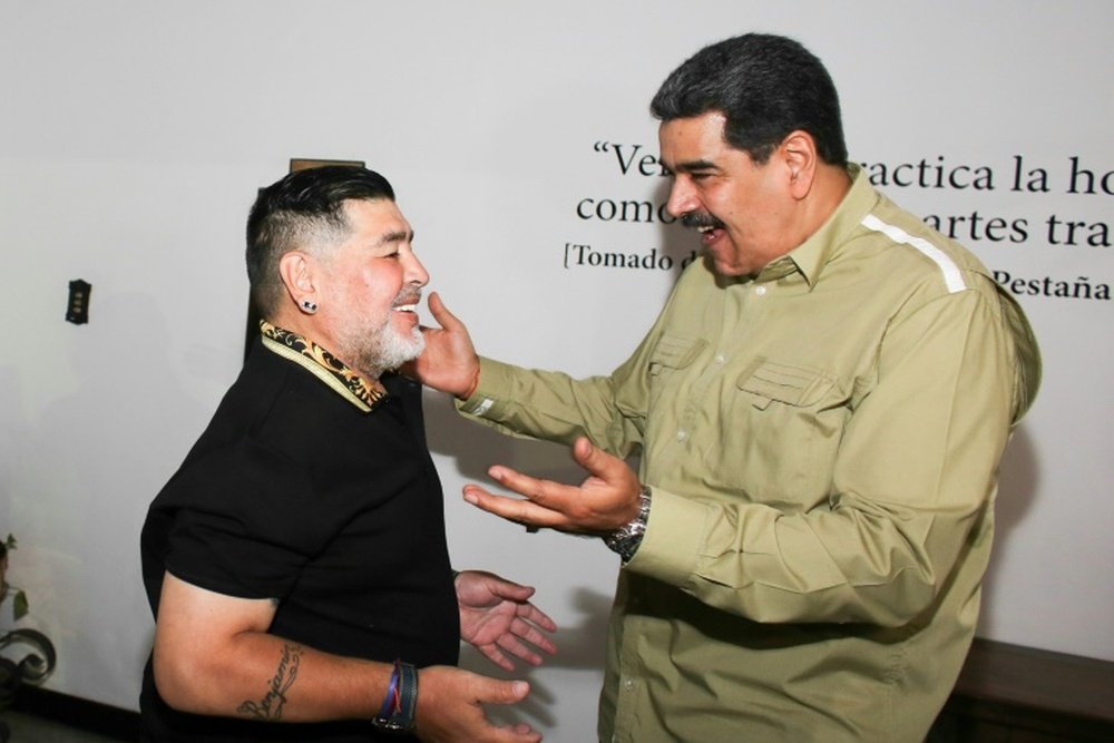 Le président chaviste Maduro accueille Maradona à Caracas