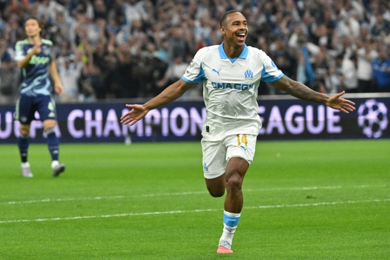Igor Paixão em ritmo de samba marca doblete pelo Olympique de Marseille