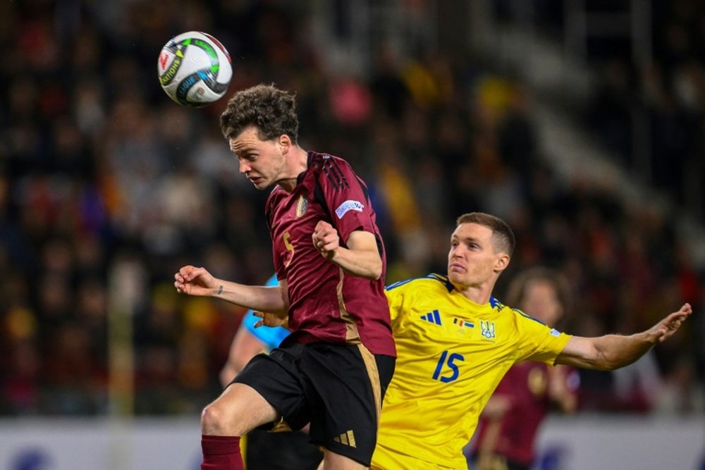 Le milieu de terrain belge Maxim De Cuyper (g). AFP