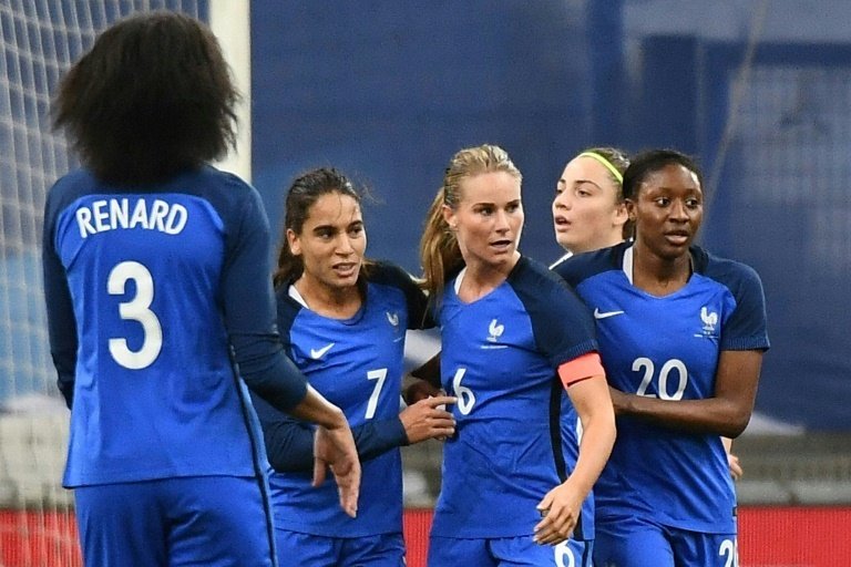 Au Vélodrome, les Françaises tâtonnent contre les Italiennes