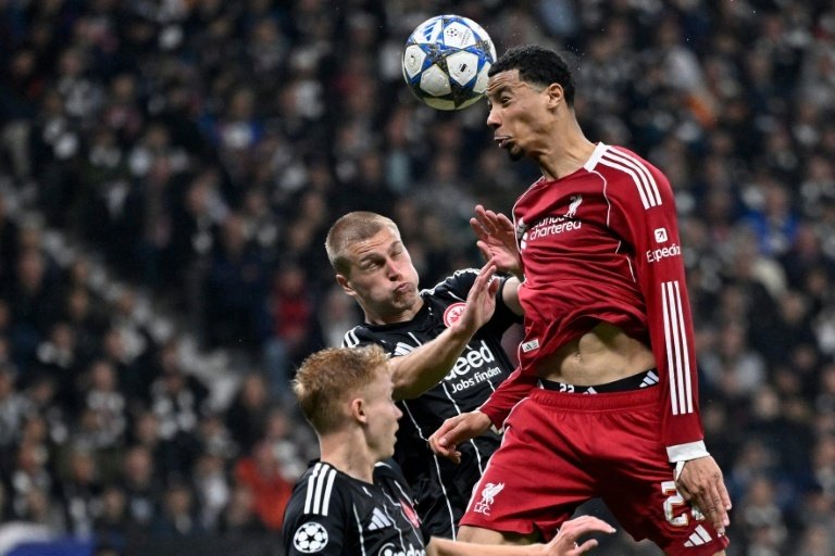 Liverpool se fait peur puis déroule à Francfort