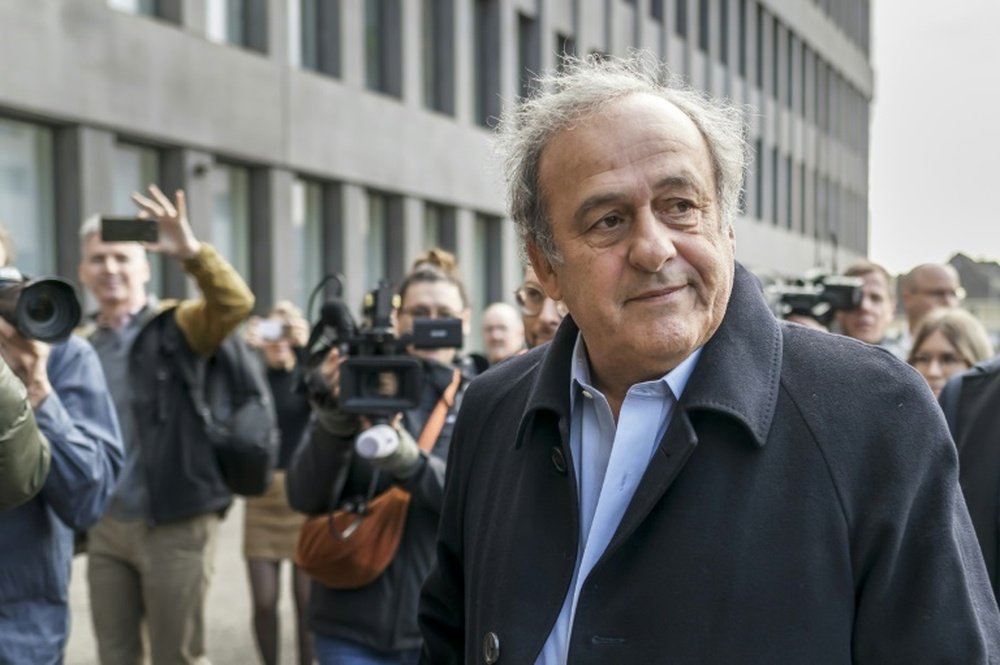 Michel Platini arrive au Tribunal pénal fédéral de Muttenz